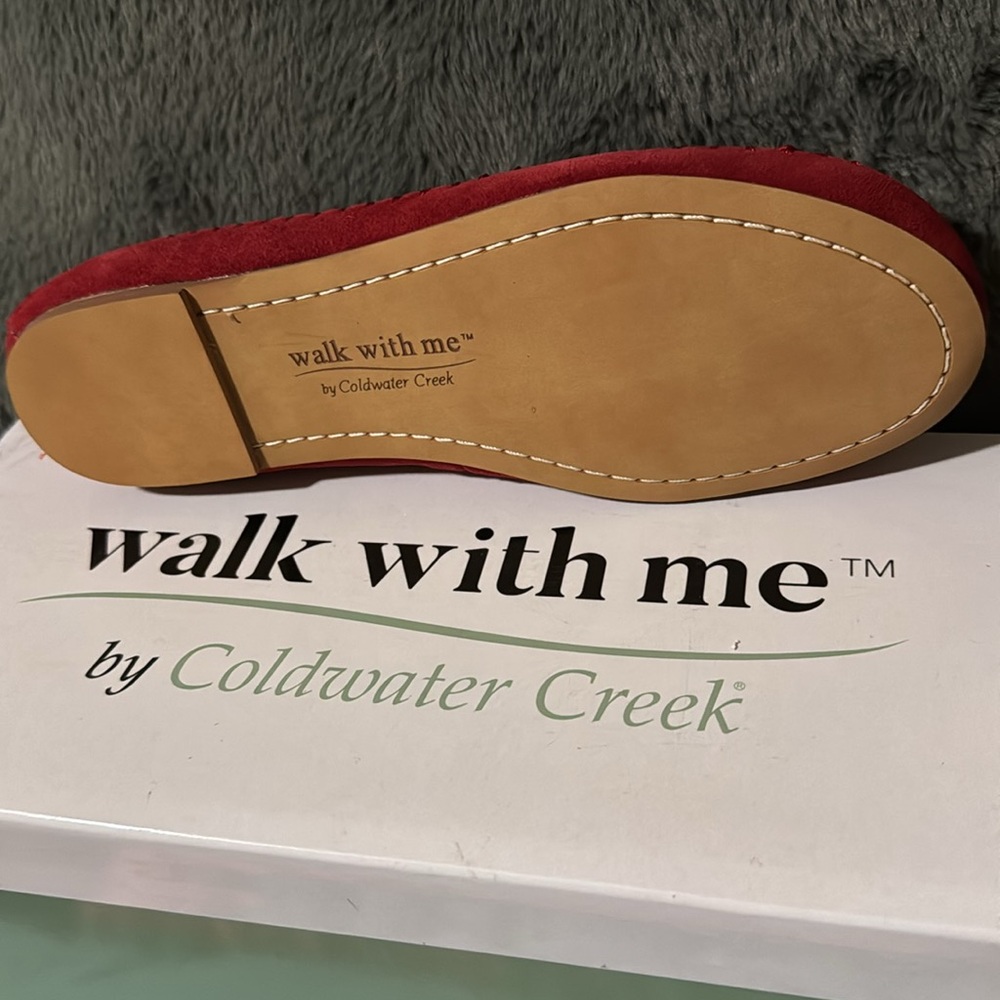 NIB Coldwater Creek Red Suede Loafers SZ 6 W run large Beautiful pair of shoes - Picture 5 of 7